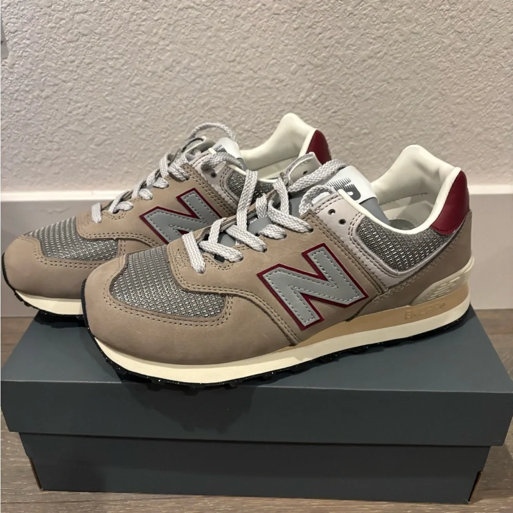 New Balance 574s in brown/maroon - Picture 1 of 6